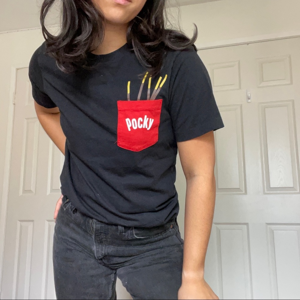 uniqlo pocky pocket tee, mens size m